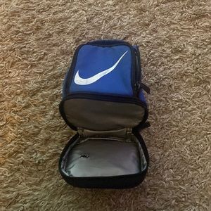 Guc Nike lunchbox has some scratches on Nike sign